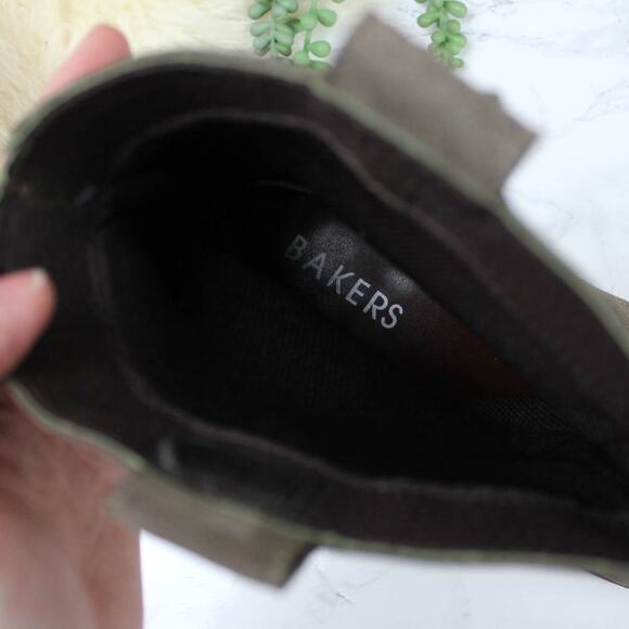 Bakers Taupe Brown Suede Leather Studded Pull on Boots Size 9 Women's - Picture 7 of 8